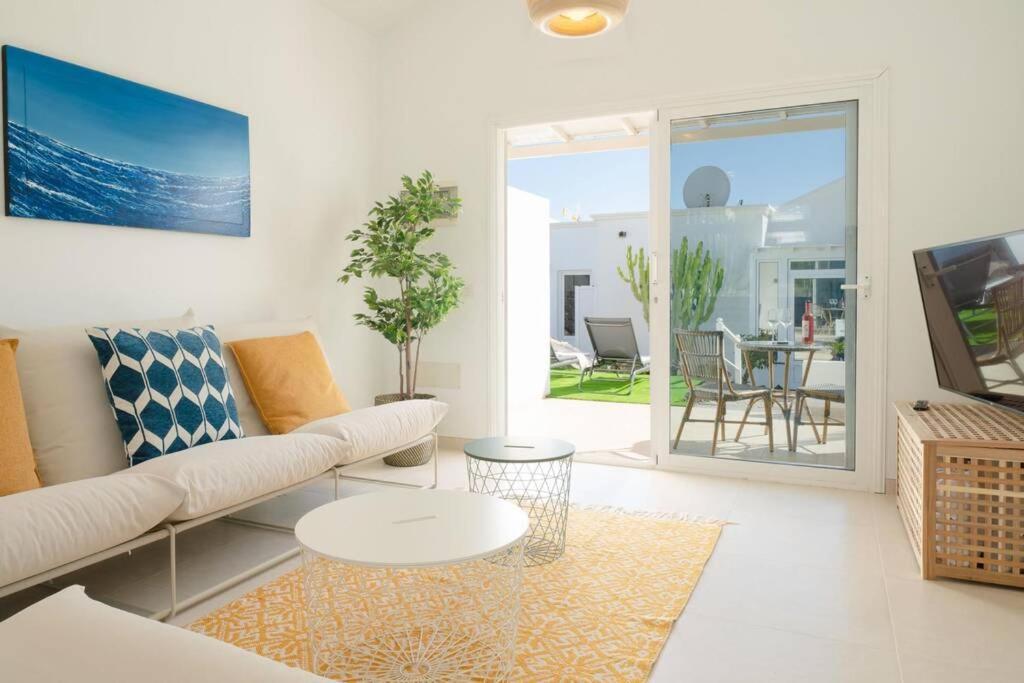 Luxurious Bungalow A2 In A Quiet Complex With Pool 100M From The Sea Charco del Palo Dış mekan fotoğraf