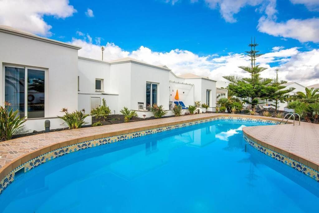 Luxurious Bungalow A2 In A Quiet Complex With Pool 100M From The Sea Charco del Palo Dış mekan fotoğraf