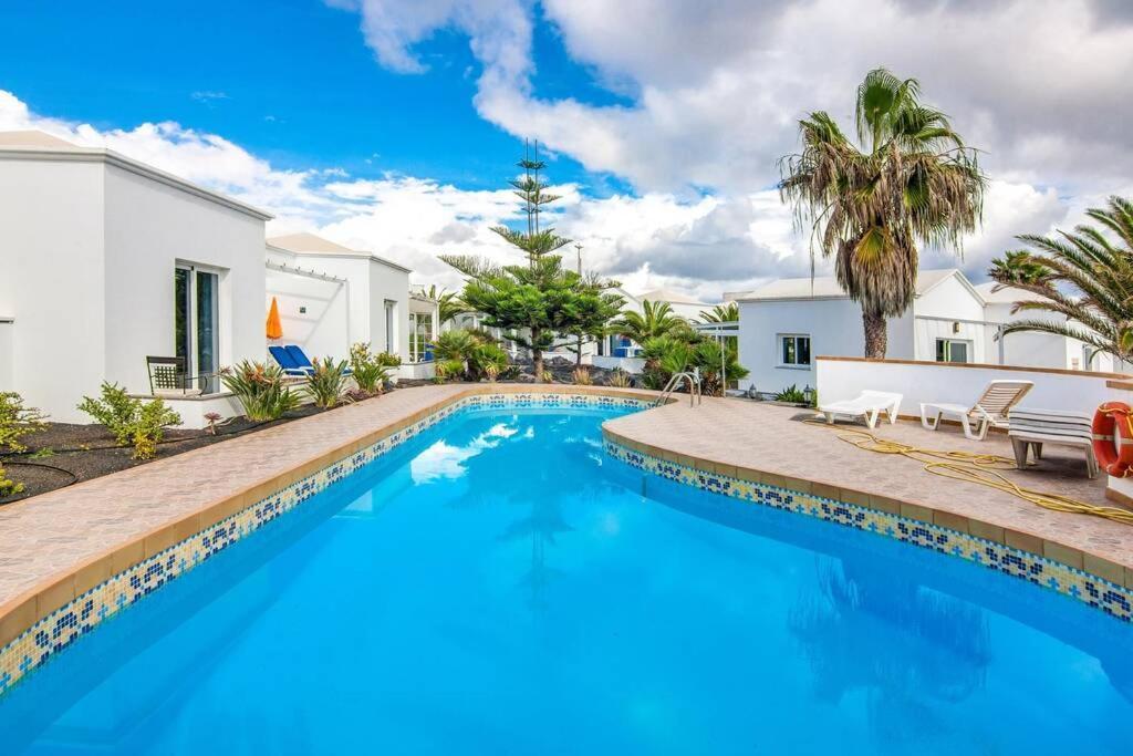 Luxurious Bungalow A2 In A Quiet Complex With Pool 100M From The Sea Charco del Palo Dış mekan fotoğraf