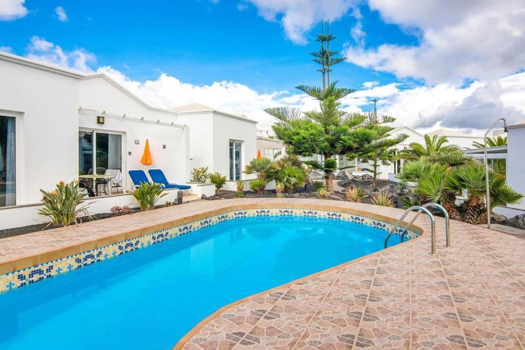 Luxurious Bungalow A2 In A Quiet Complex With Pool 100M From The Sea Charco del Palo Dış mekan fotoğraf
